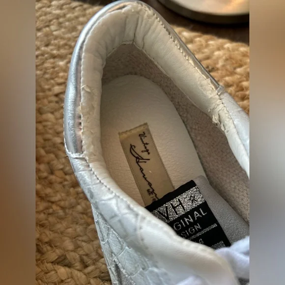 Vintage Havana White and Silver Sneakers with Classic Design light grey 11 - Picture 12 of 16